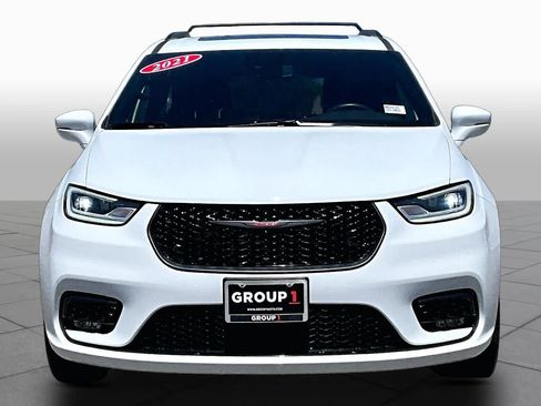 Used 2021 Chrysler Pacifica Limited AWD/4WD image 3