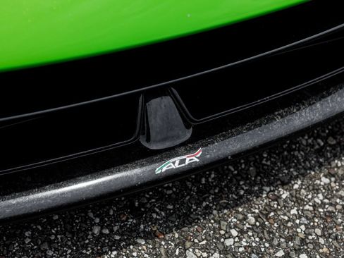 Used 2018 Lamborghini Huracan Performante AWD/4WD image 36