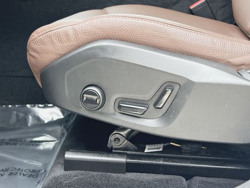 Certified 2023 Volvo XC60 B5 Plus w/ Climate Package image 14