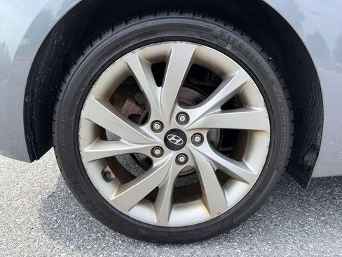 Used 2017 Hyundai Veloster FWD image 26