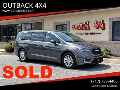 Used 2023 Chrysler Pacifica Touring-L