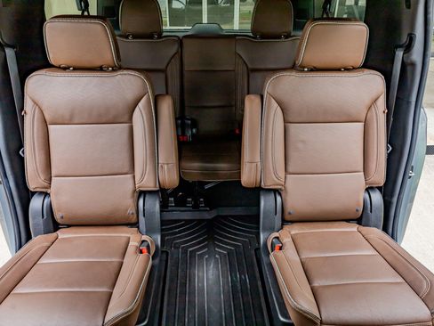 Used 2024 Chevrolet Suburban High Country image 35