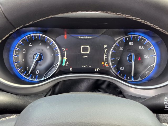 Used 2025 Chrysler Pacifica Select FWD image 17