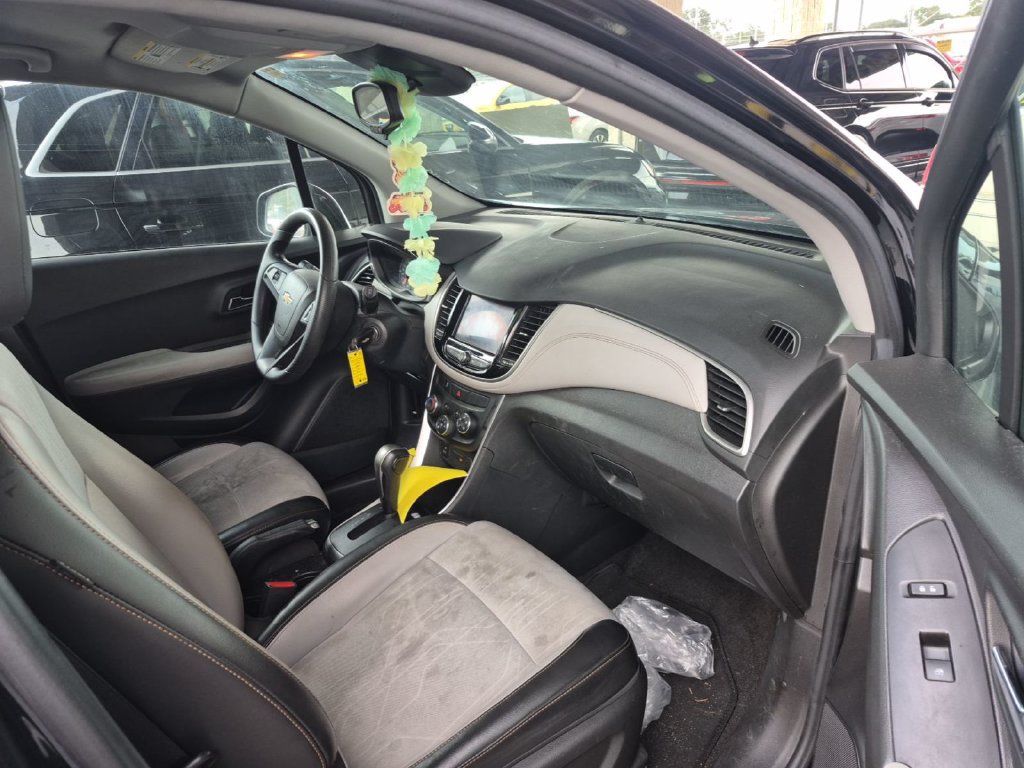 Used 2021 Chevrolet Trax LT FWD image 5