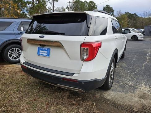 Used 2022 Ford Explorer XLT w/ Equipment Group 202A image 9