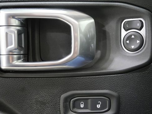 Used 2022 Jeep Wrangler Unlimited Sport AWD/4WD image 13