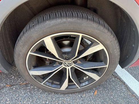 Used 2024 Volkswagen Tiguan SEL R-Line image 14