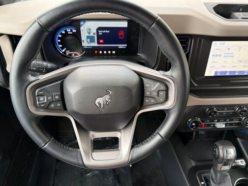 Used 2023 Ford Bronco Wildtrak image 14
