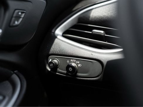 Used 2023 Chevrolet Malibu LT FWD image 18