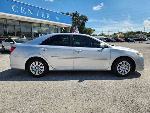 Used 2013 Toyota Camry LE image 9