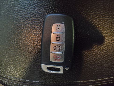 Used 2016 Hyundai Veloster Turbo FWD image 32