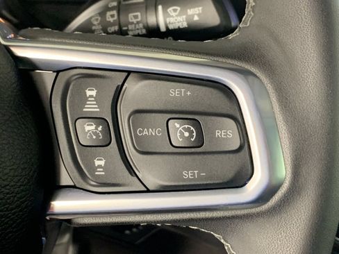 Used 2025 Jeep Wrangler Unlimited Sahara AWD/4WD image 19