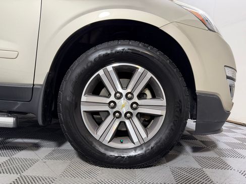 Used 2017 Chevrolet Traverse LT w/ Traveler's Package FWD image 10