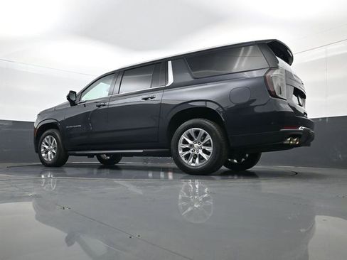 Used 2025 Chevrolet Suburban Premier AWD/4WD image 28