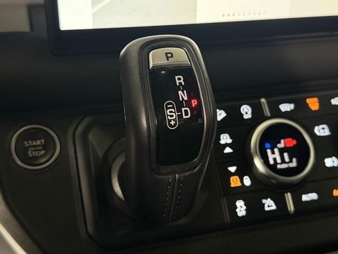Certified 2024 Land Rover Defender 110 SE image 39