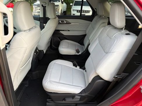 Used 2026 Ford Explorer Platinum w/ LUX Leather Package AWD/4WD image 17