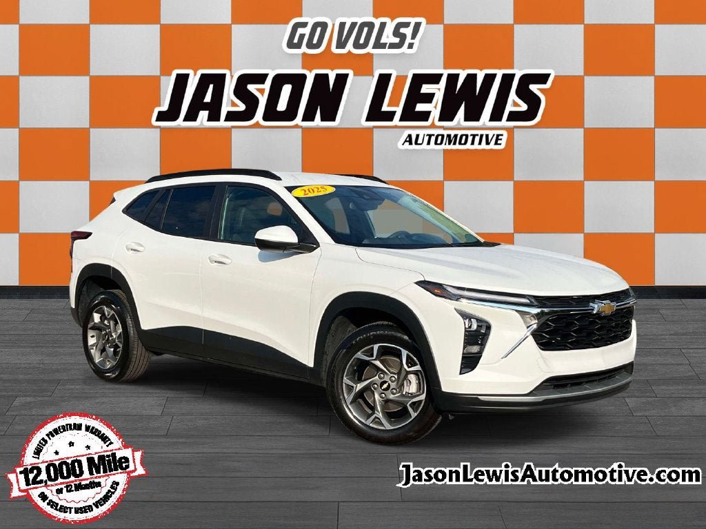 Used 2025 Chevrolet Trax LT FWD image 1