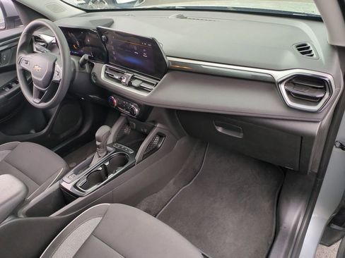 Used 2025 Chevrolet TrailBlazer LT AWD/4WD image 25