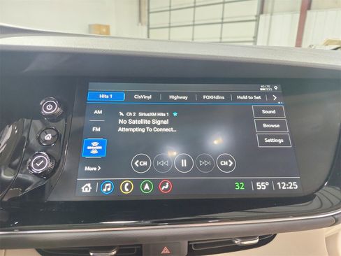 Used 2023 Buick Envision Avenir image 28