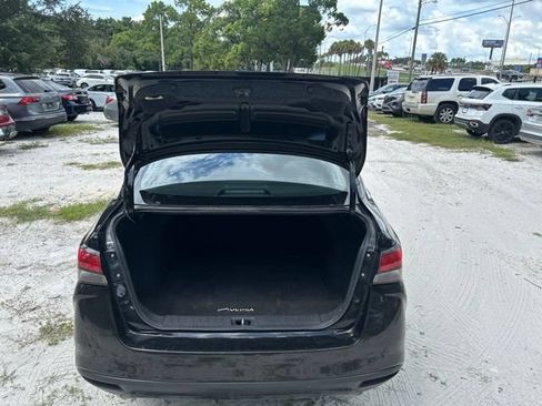Used 2025 Nissan Versa SV FWD image 7