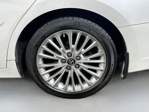 Used 2019 Toyota Avalon Limited image 31