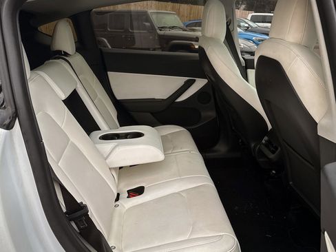 Used 2022 Tesla Model Y Performance image 33