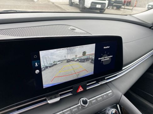 Used 2025 Hyundai Elantra SEL image 17