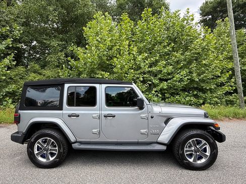 Used 2019 Jeep Wrangler Unlimited Sahara AWD/4WD image 5