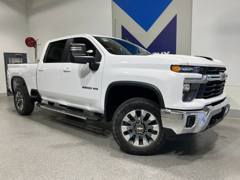 Used 2025 Chevrolet Silverado 2500 LT w/ Convenience Package AWD/4WD image 2