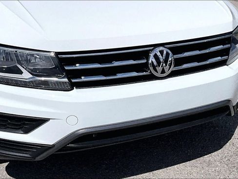 Used 2019 Volkswagen Tiguan SE w/ Panoramic Sunroof Package image 11