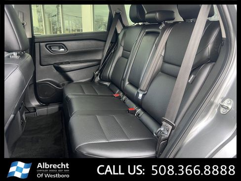 Used 2024 Nissan Rogue SV w/ SV Premium Package image 13