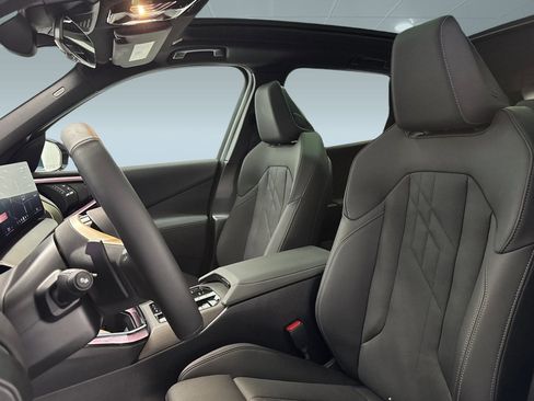 Used 2025 BMW X3 xDrive30i w/ Convenience Package image 23