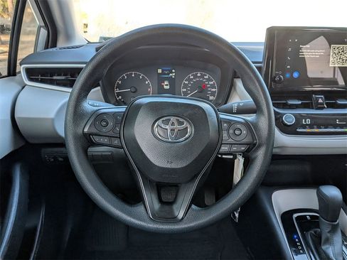 Used 2025 Toyota Corolla LE image 10