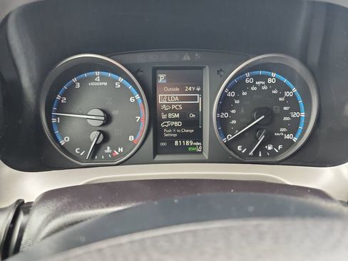 Used 2018 Toyota RAV4 XLE image 18