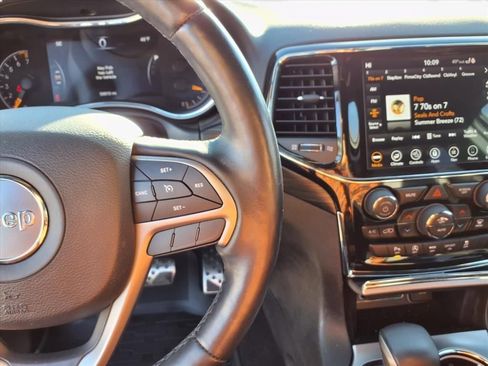 Used 2021 Jeep Grand Cherokee Laredo X image 22