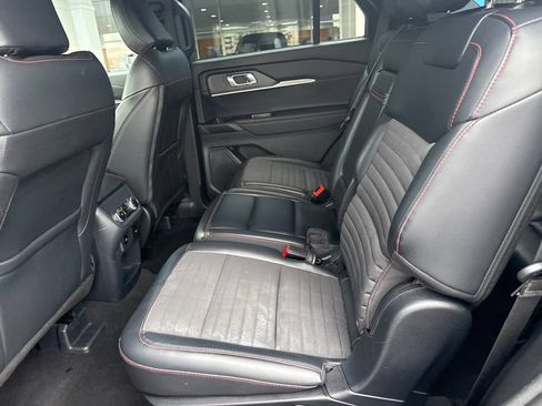Used 2025 Ford Explorer ST-Line w/ ST-Line Street Pack AWD/4WD image 28