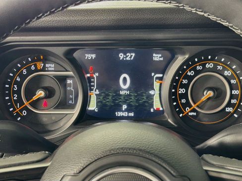 Used 2025 Jeep Gladiator Sport AWD/4WD image 18