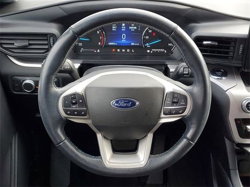 Used 2022 Ford Explorer XLT image 34