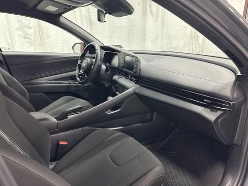 Used 2025 Hyundai Elantra Sport image 56