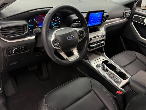 Used 2023 Ford Explorer XLT w/ Equipment Group 202A image 3