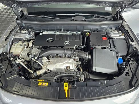 Used 2023 Mercedes-Benz GLB 250 4MATIC image 9