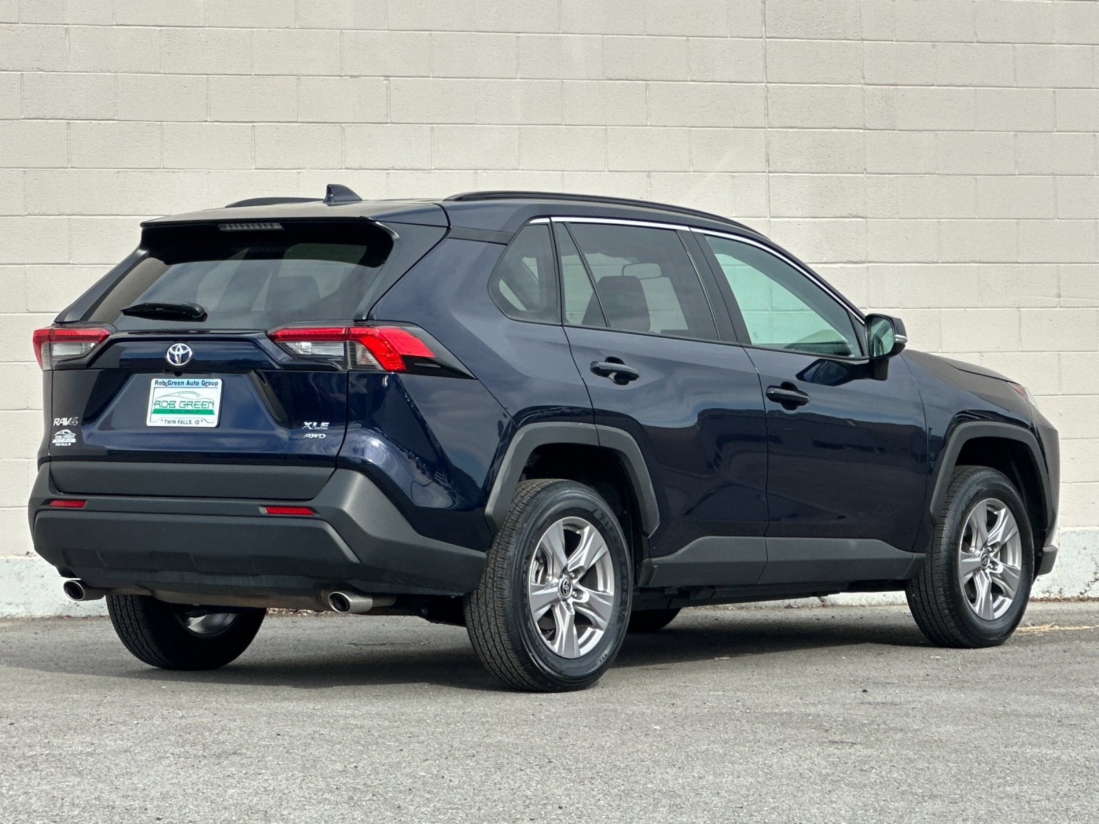 Used 2025 Toyota RAV4 XLE AWD/4WD image 3