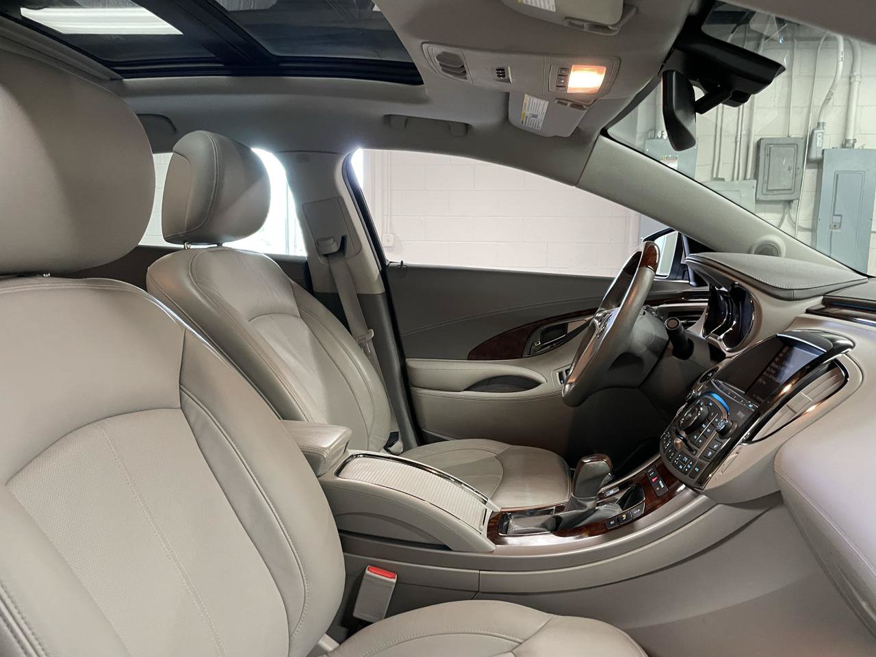 Used 2010 Buick LaCrosse CXL w/ Luxury Package AWD/4WD image 21