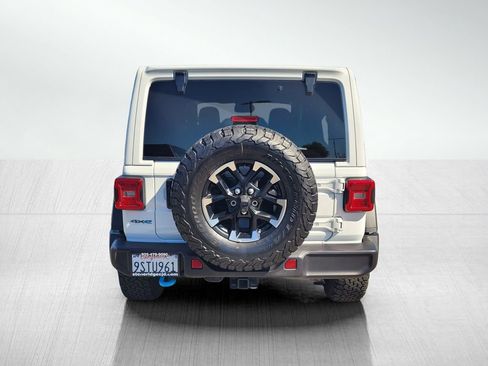 Used 2025 Jeep Wrangler Unlimited Rubicon 4xe w/ Convenience Group AWD/4WD image 5
