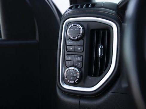 Used 2020 GMC Sierra 2500 AT4 w/ Technology Package image 10