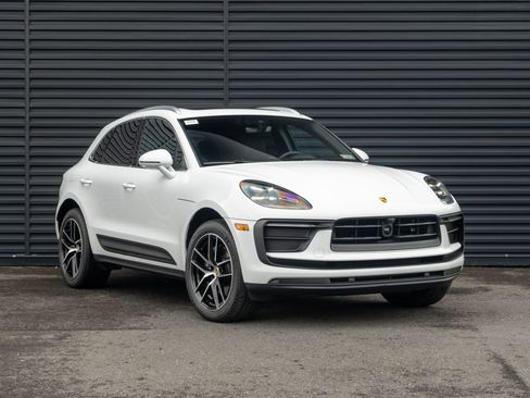 Certified 2023 Porsche Macan AWD/4WD image 11