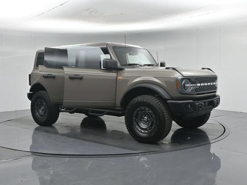 Used 2025 Ford Bronco Badlands w/ Sasquatch Package AWD/4WD image 37
