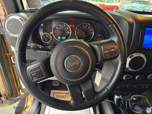 Used 2015 Jeep Wrangler Unlimited Sahara image 15