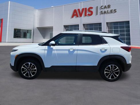 Used 2025 Chevrolet TrailBlazer LT AWD/4WD image 2
