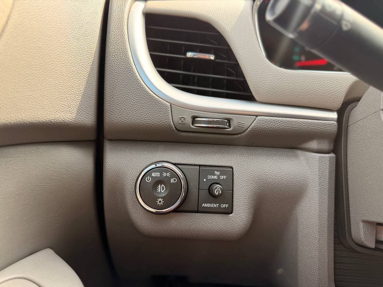 Used 2017 Chevrolet Traverse LT FWD image 28